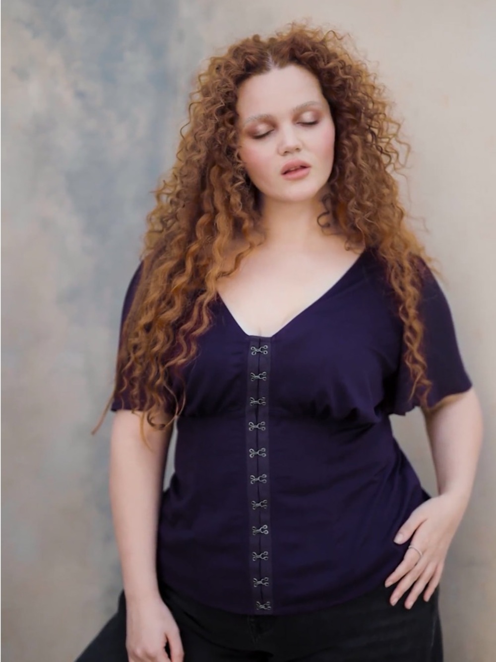 Torrid Nightfall Flutter Sleeve Corset Top Size 00 Blackberry Cordial Purple NWT - Picture 4 of 11